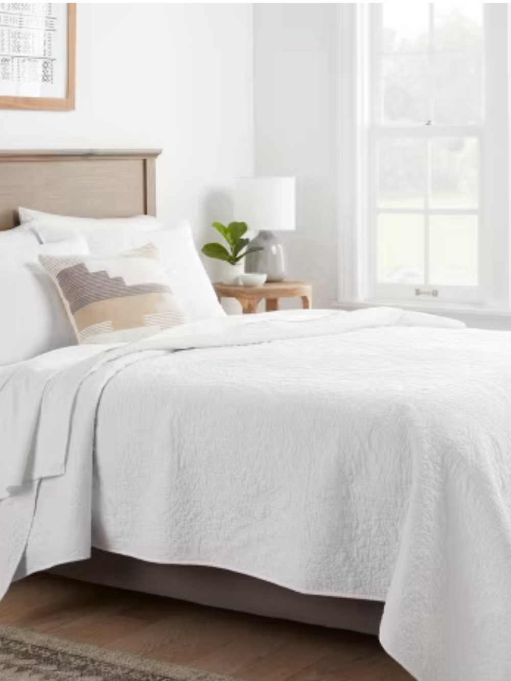Full Classic White Quilted Bedspread and 2 Pillow Shams